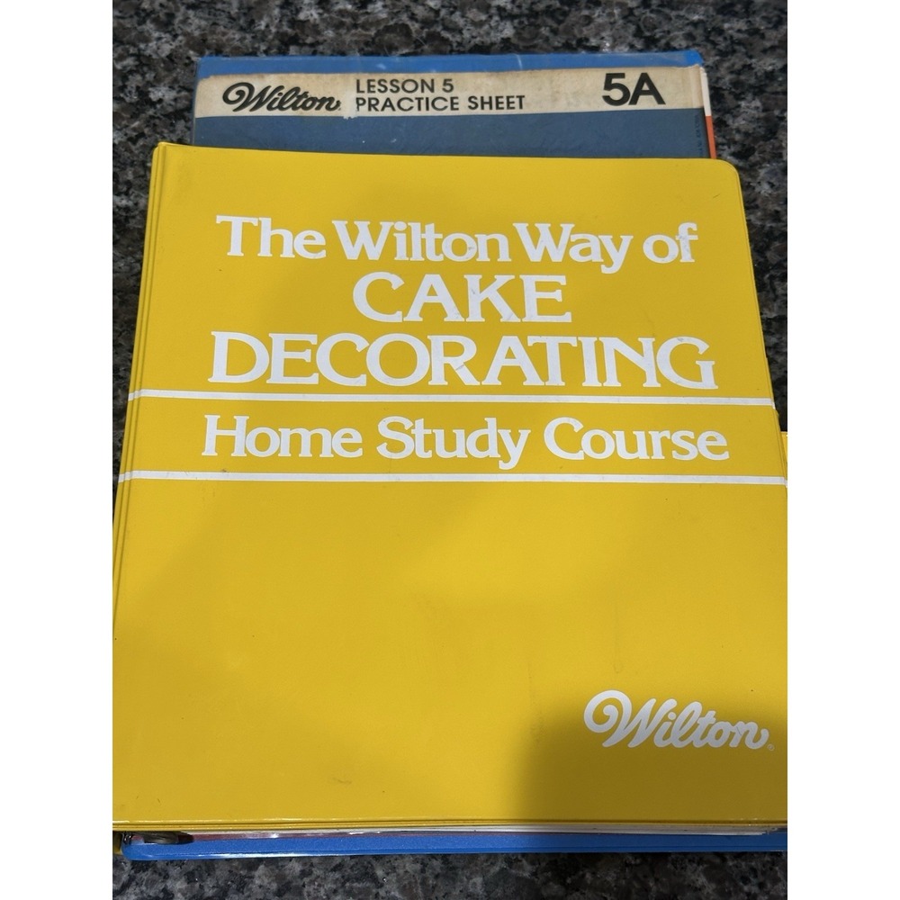 1980 Wilton Cake Decorating Lesson 1/2/3/4 And Practice Sheets 3 Ring‎ Binder